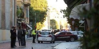 Auto sulla folla a Modena, gravi ma stabili le condizioni di quattro feriti