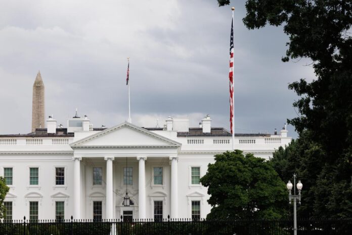 FBI sventa attentato alla Casa Bianca: piano con droni esplosivi e cecchini durante l’evento UFC di Trump
