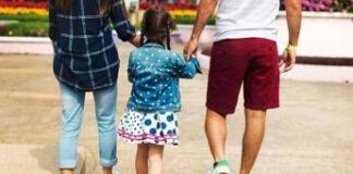 Famiglia Italia, Censis: meno figli e matrimoni, cresce l’età delle madri e le famiglie single