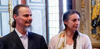Famiglia nel bosco, la madre sulla separazione dai figli: “Momento traumatico ma rimarremo in Italia”
