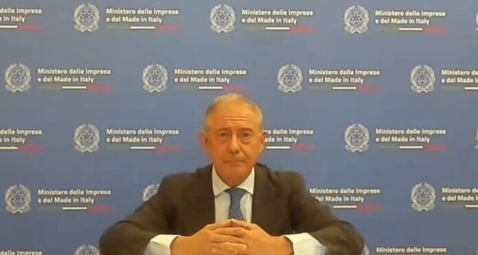 Farmaceutica, Urso: “Modello di politica industriale per vincere sfida innovazione”