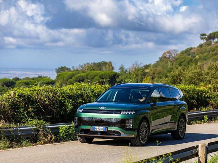 Hyundai IONIQ 9, il SUV elettrico che convince design e sicurezza