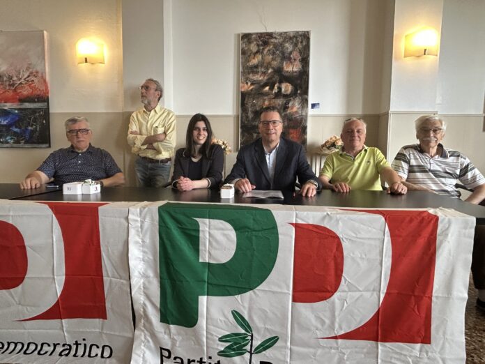 La conferenza del Pd di Vicenza sulla Flotilla: oltre ad altri militanti seduti da sx Federico Formisano, la militante Francesca Rossella Tolio, il segretrio cittadino Corrado Battilana, il suo vice Valter Bettiato Fava La conferenza del Pd di Vicenza sulla Flotilla: oltre ad altri militanti seduti da sx Federico Formisano, la militante Francesca Rossella Tolio, il segretrio cittadino Corrado Battilana, il suo vice Valter Bettiato Fava