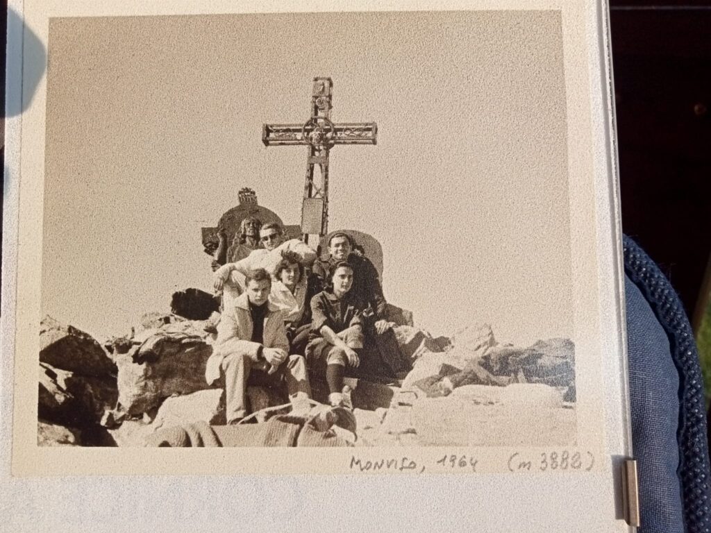 Il giovane Rolando con la famiglia sul Monviso