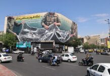 Iran torna ad accusare l’Italia: “Sostegno tecnico e logistisco è contributo ad aggressione”. Nuovi raid Usa dopo drone di Teheran contro petroliera