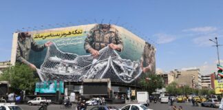 Iran torna ad accusare l’Italia: “Sostegno tecnico e logistisco è contributo ad aggressione”. Nuovi raid Usa dopo drone di Teheran contro petroliera