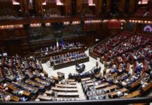 Legge elettorale, scintille alla Camera: Magi espulso e seduta sospesa