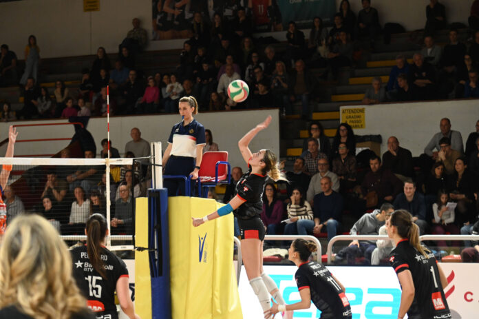 Martina Ghezzi, un suo attacco per la Volksbank Vicenza Volley Martina Ghezzi, un suo attacco per la Volksbank Vicenza Volley