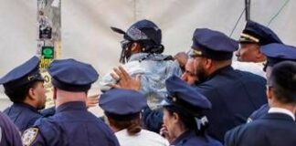 Met Gala, proteste contro Jeff Bezos: arrestato manifestante