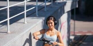 Monopattini elettrici, scatta l’obbligo della targa: chi è senza rischia fino a 400 euro di multa