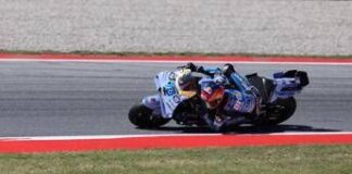 MotoGp Barcellona, bandiera rossa nel Gp di Catalogna per incidente Marquez: cos’è successo