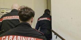 Ostia, accoltellato al torace dalla compagna durante lite: è grave