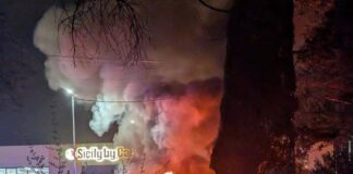 Palermo, incendio in azienda di noleggio auto: a fuoco una decina di mezzi