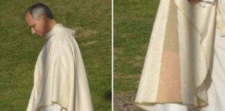 Papa Leone XIV indossa le Nike, sotto la veste sacra spuntano le sneakers: la foto virale