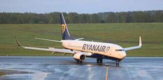 Passeggero ubriaco su un volo Ryanair, l’aereo è costretto a un atterraggio di emergenza