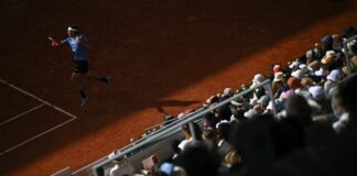 Roland Garros, è tornato il coro che ‘disturba’ i tennisti: “Olè”