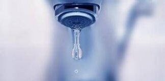 Salute, l’esperto: “Bere acqua fa bene anche ai denti e al sorriso”