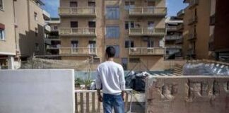Save the Children: in grandi città 1 minore su 10 vive in aree più fragili col doppio dei tassi di dispersione e abbandono scolastico