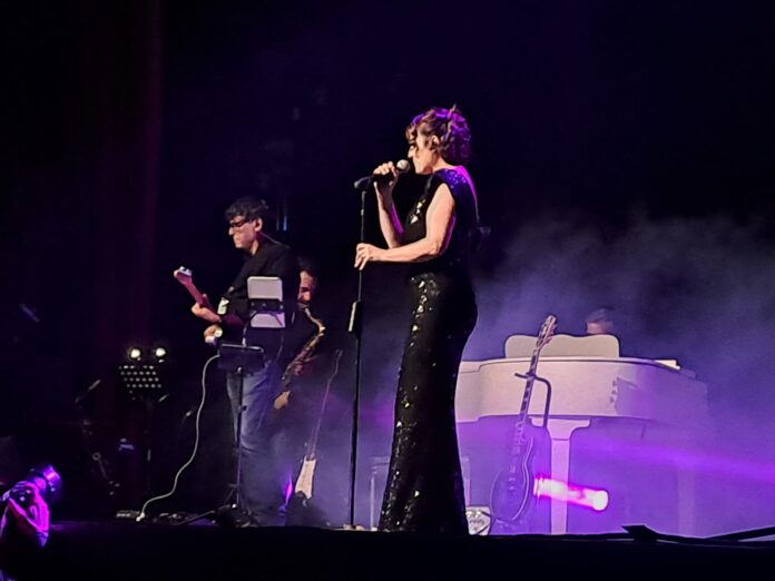 Serata scintillante per il debutto dello showcase di Ilaria Gusella (foto di Federica Zanini per ViPiu.i)