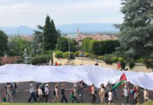 Un sudario con i nomi di “18.467 bambini palestinesi uccisi da Israele” è sceso da Monte Berico a Campo Marzio: la testimonianza