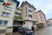 Valdagno, devasta la hall di un hotel: denunciato dai carabinieri un 30enne brasiliano Valdagno Hotel carabinieri