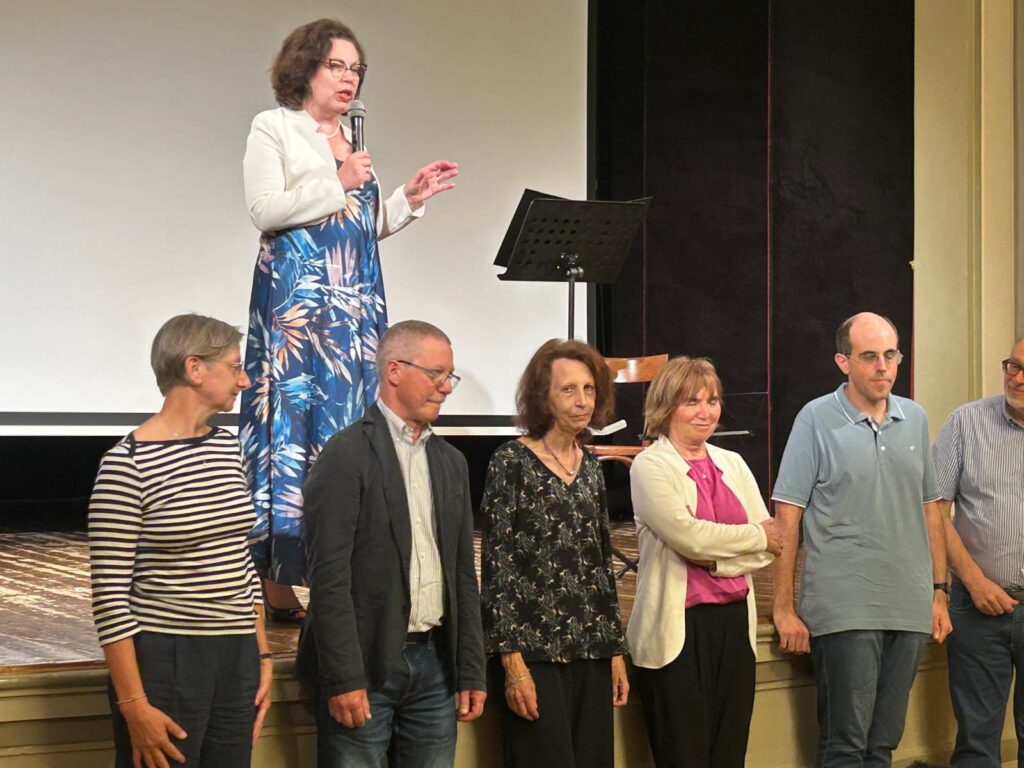 Applausi per tutti gli autori