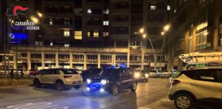 Schio, si ubriaca con un amico e gli ruba l’auto per poi schiantarsi contro un garage. Denunciato dai carabinieri un 36enne schio furto auto