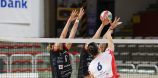 Volksbank Vicenza Volley, vittoria 3-1 su Lecco per l’ultima partita in casa e saluto a Bauce tra emozione e applausi Muro Volksbank Vicenza Volley col Lecco (Foto Giuseppe Bortolan (foto di Giuseppe Bortolan)