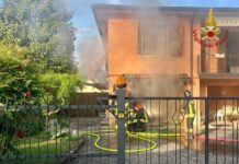 Torri di Quartesolo, anziani bloccati in casa da incendio: salvati da carabinieri torri di quartesolo incendio