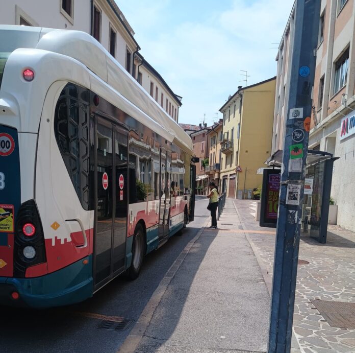 2 Un autobus SVT trasporto pubblico locale