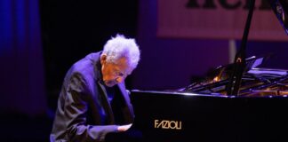 Addio ad Abdullah Ibrahim, morto a 91 anni il pianista che trasformò il jazz in voce libertà contro apartheid