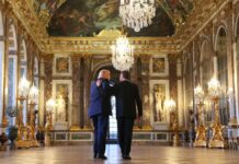 Aragosta, caviale e tartufo: il menù della cena tra Macron e Trump a Versailles