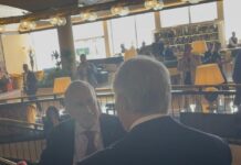 Assemblea elettiva Figc, stretta di mano Abete-Malagò prima dell’inizio