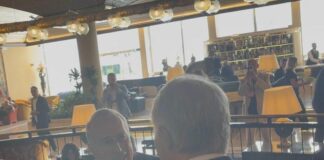 Assemblea elettiva Figc, stretta di mano Abete-Malagò prima dell’inizio
