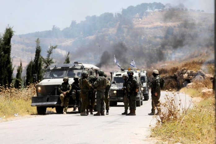 Attivisti italiani in Cisgiordania allontanati da Idf, fonti: “Stanno bene, evacuati in altro villaggio”