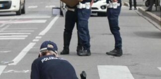 Auto pirata travolge due ragazzi a Guidonia: muore 23enne, ferito l’amico