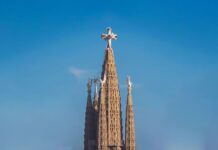 Barcellona, 24 tonnellate di adesivo Loctite per completare le torri della Sagrada Familia