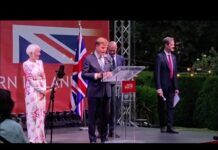 Checco Zalone premia Helen Mirren: “Se solo ti avessi conosciuto qualche anno fa…”