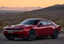 Dodge Charger torna in Europa: elettrica o benzina, sempre muscle car