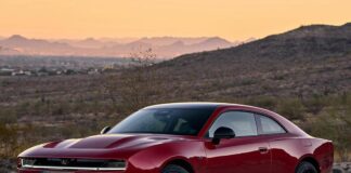 Dodge Charger torna in Europa: elettrica o benzina, sempre muscle car