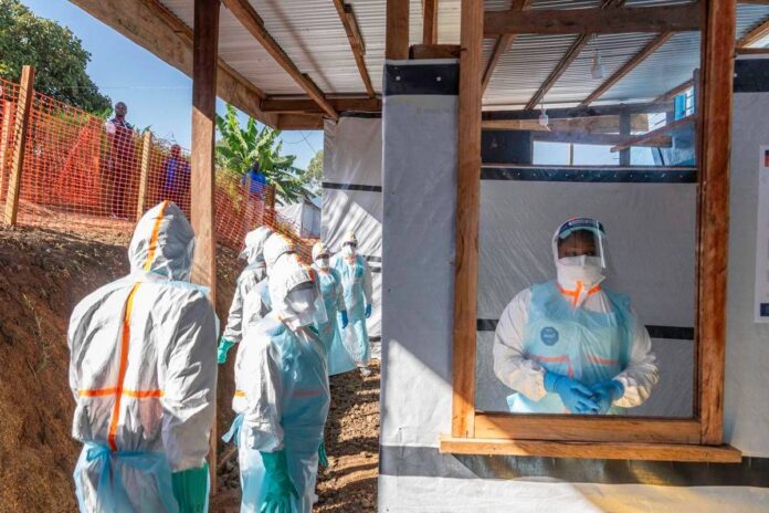 Ebola, oltre 2mila morti in Congo: epidemia potrebbe superare record 2018-2020