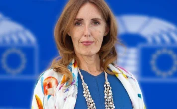 Cunegato: “Vi spiego il ‘metodo Donazzan’. Soldi o querela”. Non si placa la polemica sugli insulti social del prete Elena Donazzan metodo querela