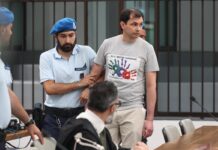 Femminicidi escort, Frumuzache condannato all’ergastolo. Lui in aula con la maglietta dei figli: “Sei il nostro superpapà”