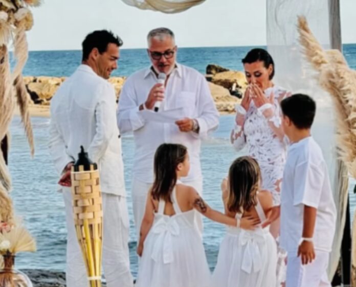 Fognini e Pennetta, l’anniversario di matrimonio e la festa a sorpresa in spiaggia