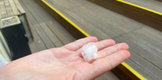 Forte grandinata a Roma, pioggia di chicchi grandi come palle da golf