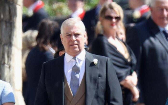 Gran Bretagna, nuove accuse per l’ex principe Andrea: subaffittava i cottage di Royal Lodge