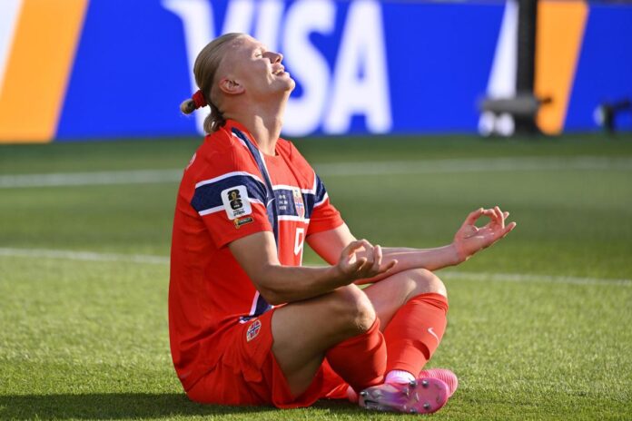Haaland trascina la Norvegia, doppietta e show all’esordio Mondiale