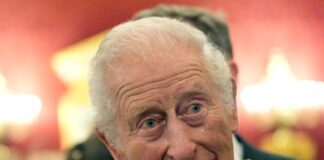 Harry torna nel Regno Unito: “Carlo costretto a delicato gioco di equilibri con William”