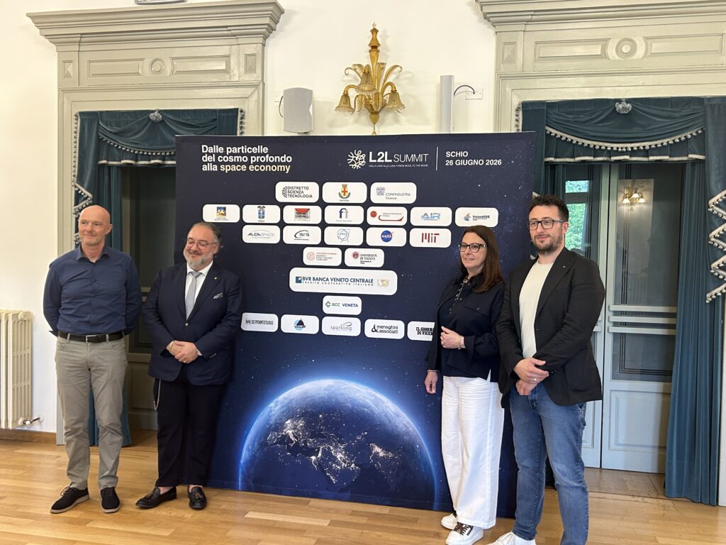 L2 Summit. Dalla Lana alla luna, il fondale con gli sponsor con da sx a dx: Andrea Lanaro – CEO di Alca Technology, Luca Fabrello - COO del Distretto Scienza e Tecnologia, Curatore e Direttore di L2L Summit, Cristina Marigo - Sindaca di Schio, Davide Bogo - Presidente del raggruppamento Alto Vicentino di Confindustria
