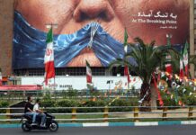 Iran-Usa, conto alla rovescia per l’accordo? Trump: “Firma imminente”. Teheran frena